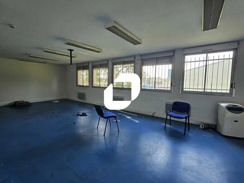 Bureau dans CHAMPAGNE-AU-MONT-D'OR à vendre - Photo de l’immeuble – Image 2 sur 5