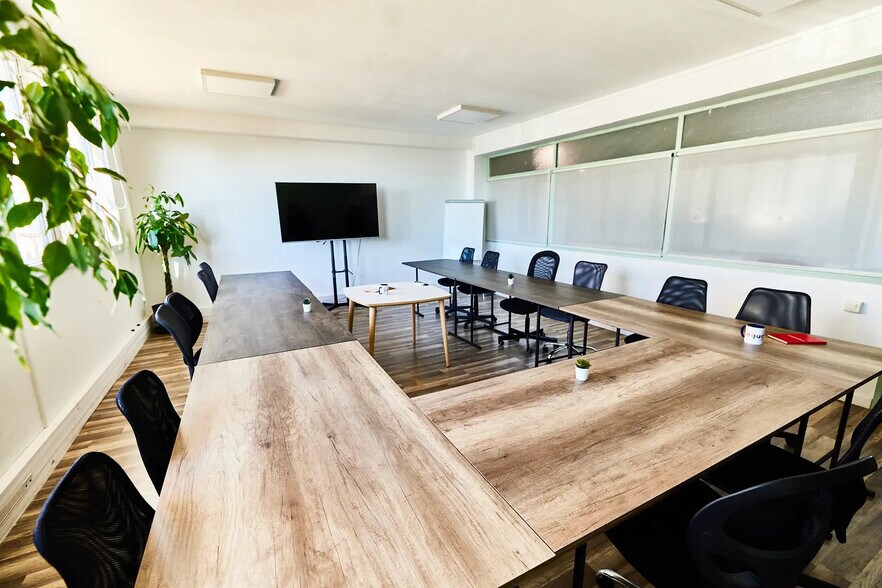 Bureau dans Marseille à louer - Photo de l’immeuble – Image 2 sur 2