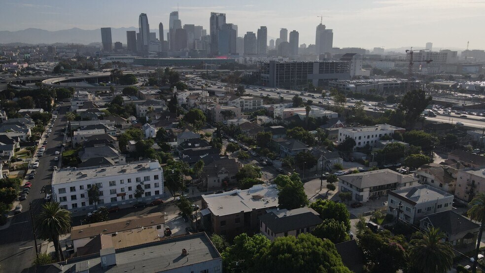 2101 Bonsallo Ave, Los Angeles, CA à vendre - Photo de l’immeuble – Image 3 sur 9