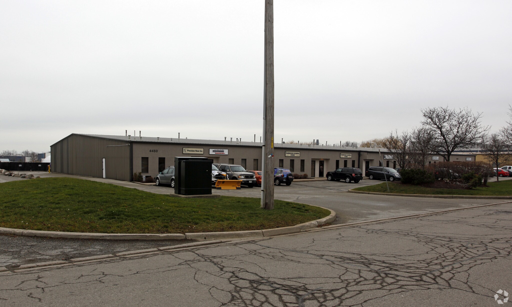 4450 Corporate Dr, Burlington, ON à louer Photo principale– Image 1 sur 11