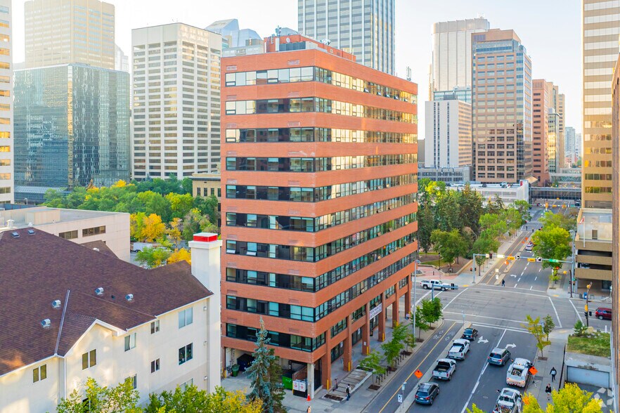 744 4 Av SW, Calgary, AB à louer - Photo de l’immeuble – Image 2 sur 4