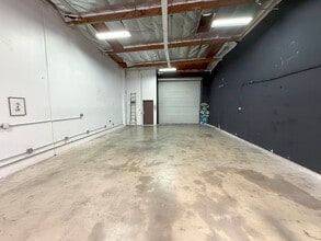 135 E Chestnut Ave, Monrovia, CA à louer Photo intérieure– Image 1 sur 5