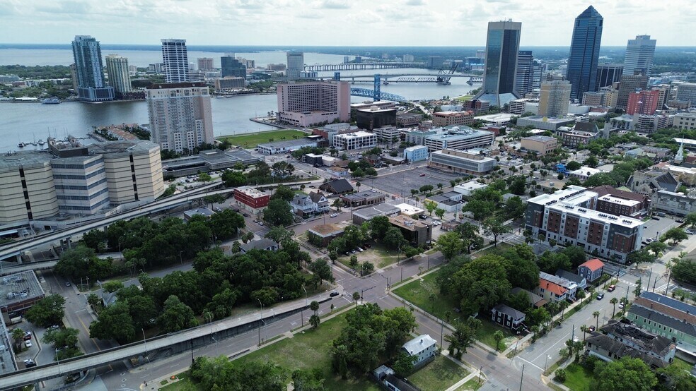 305 N Washington St, Jacksonville, FL à vendre - Photo de l’immeuble – Image 2 sur 5