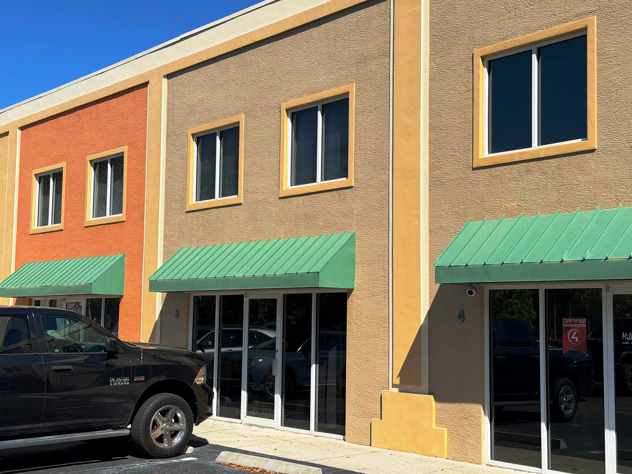 1035 Collier Center Way, Naples, FL à louer Photo de l’immeuble– Image 1 sur 12