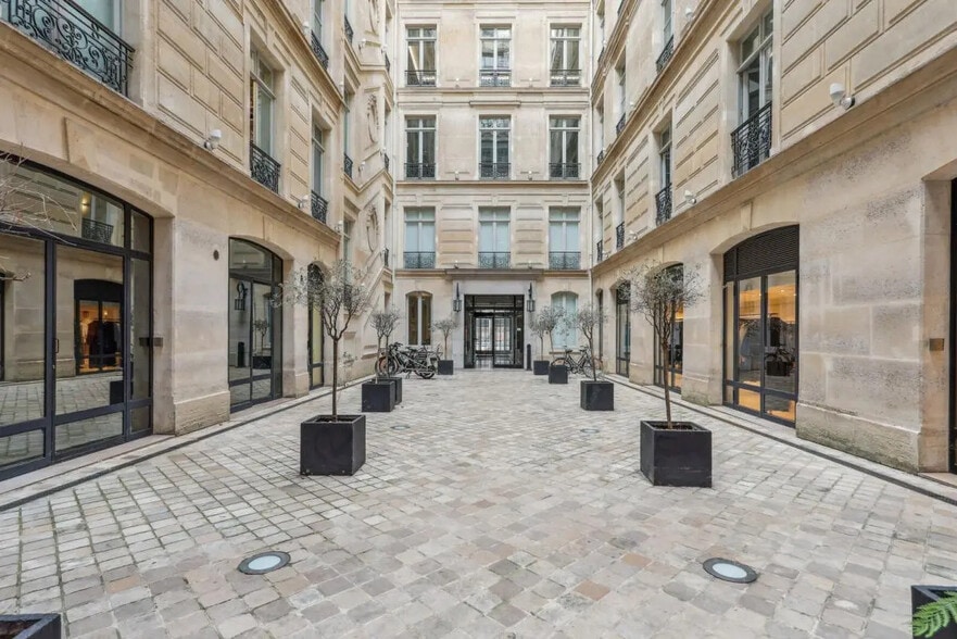 116 Avenue Des Champs Elysées, Paris à louer - Photo de l’immeuble – Image 2 sur 12