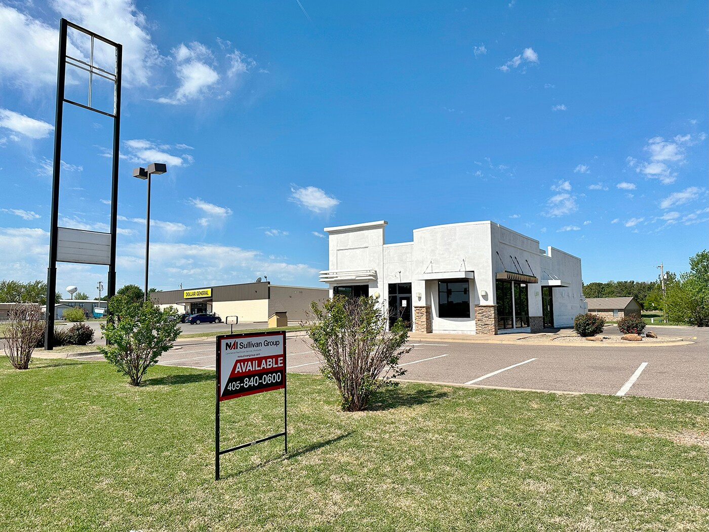 2141 W Gary Blvd, Clinton, OK à louer Photo principale– Image 1 sur 2