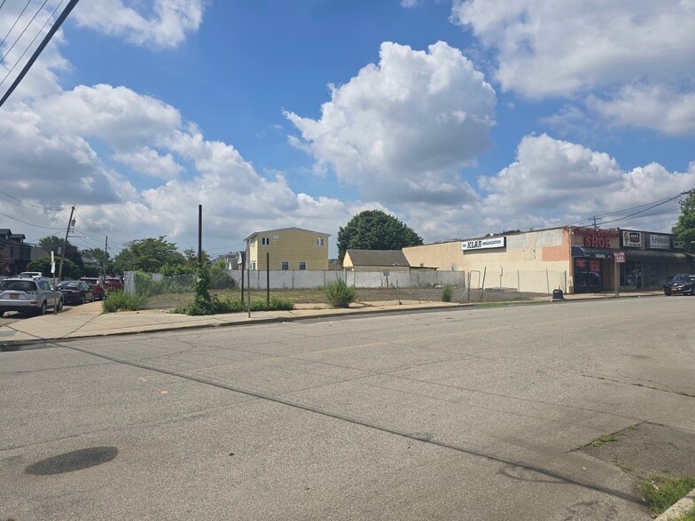 2600 Hempstead Tpke, East Meadow, NY à vendre - Photo de l’immeuble – Image 1 sur 16