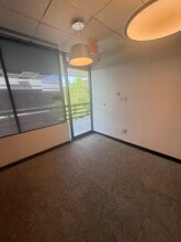 3333 E Camelback Rd, Phoenix, AZ à louer Photo intérieure– Image 1 sur 10