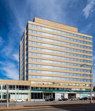 97-77 Queens Blvd, Rego Park, NY à louer Photo de l’immeuble– Image 1 sur 6