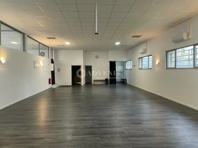 Local commercial dans Orléans à vendre - Photo de l’immeuble – Image 2 sur 8