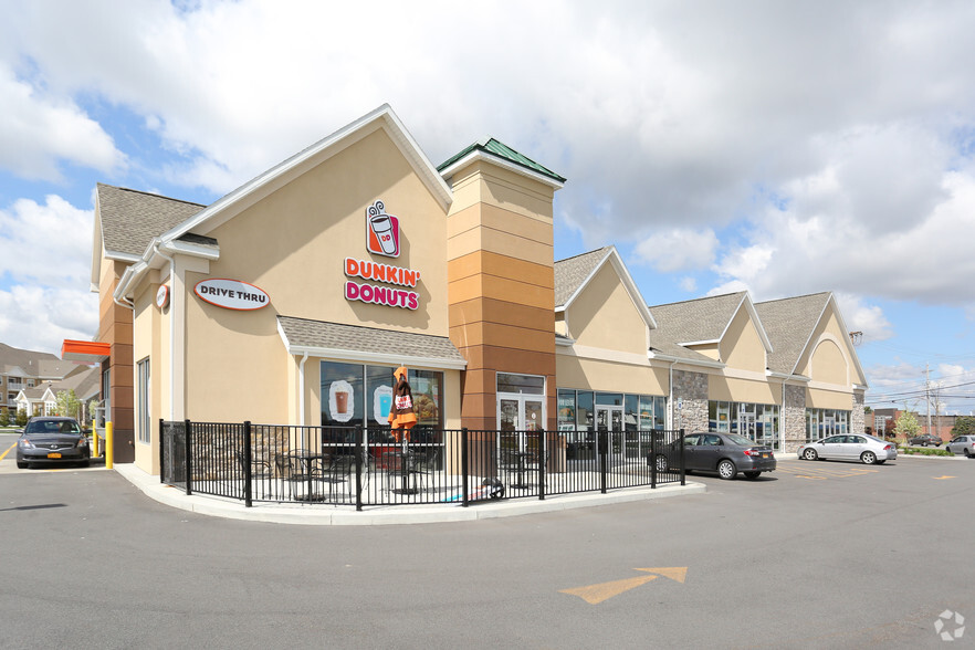2341 Brighton Henrietta Town Line Rd, Rochester, NY à louer - Photo principale – Image 1 sur 19