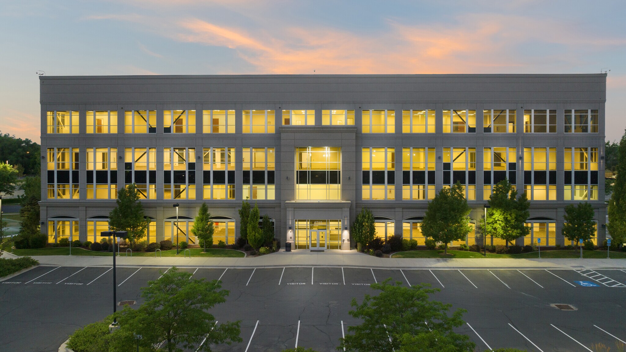 4215 S Riverboat Rd, Salt Lake City, UT à louer Photo principale– Image 1 sur 23