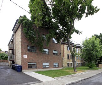 Plus de détails pour 427 Crawford St, Toronto, ON - Logement à vendre