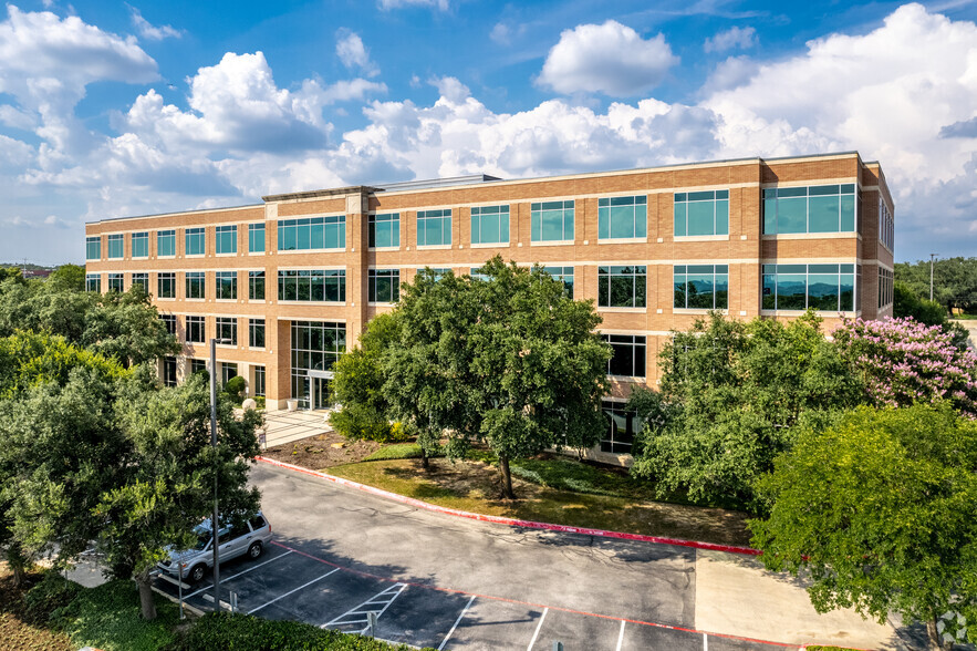 911 N Central Pky, San Antonio, TX à louer - Photo de l’immeuble – Image 1 sur 10