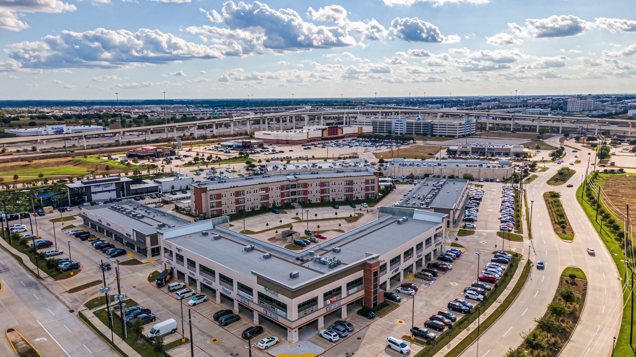 1223 Grand West Blvd, Katy, TX à louer Photo de l’immeuble– Image 1 sur 36