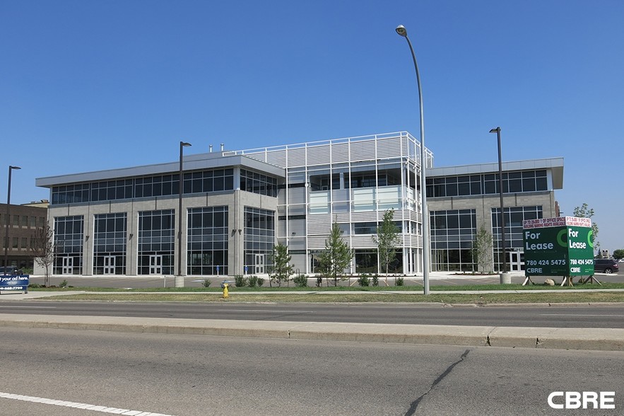 16904-16952 107th Ave NW, Edmonton, AB à louer - Photo de l’immeuble – Image 3 sur 5