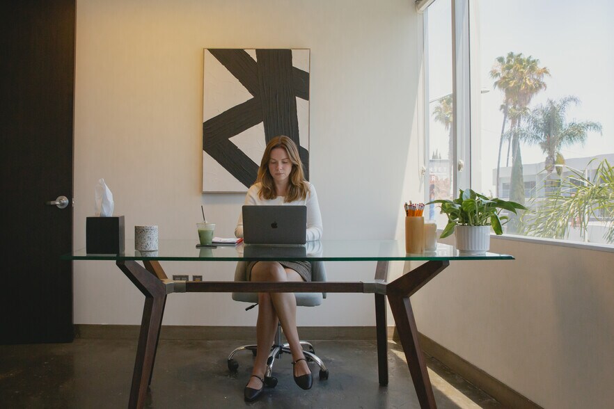 8335 W Sunset Blvd, West Hollywood, CA à louer - Photo de l’immeuble – Image 3 sur 23