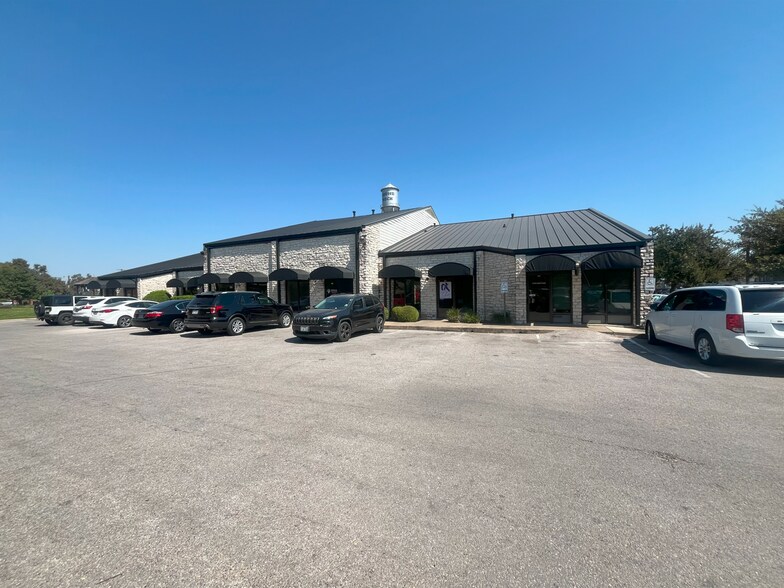 206 W Main St, Round Rock, TX à louer - Photo de l’immeuble – Image 2 sur 15