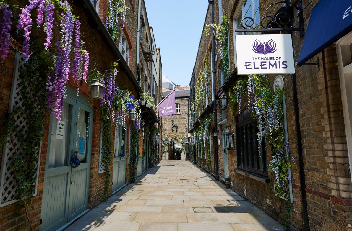 15 Lancashire Ct, Londres à louer Photo de l’immeuble– Image 1 sur 8