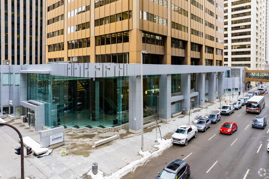 605 5th Ave SW, Calgary, AB à louer - Photo de l’immeuble – Image 3 sur 7