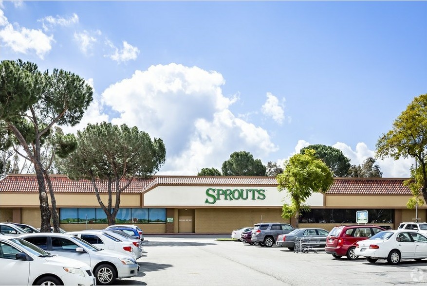 2720-2836 Cochran St, Simi Valley, CA à louer - Photo principale – Image 3 sur 7