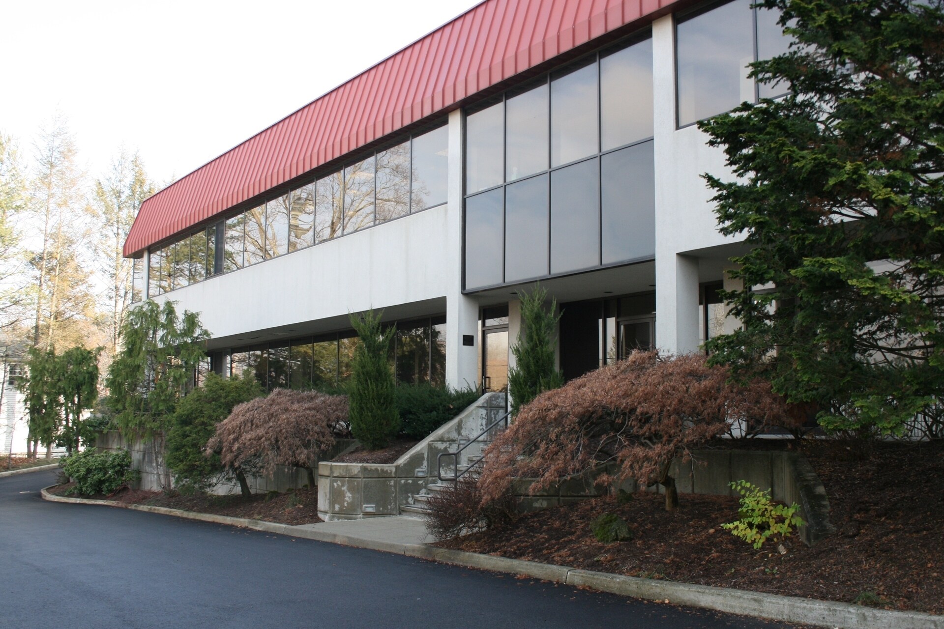 5 Schuman Rd, Millwood, NY à louer Photo principale– Image 1 sur 10