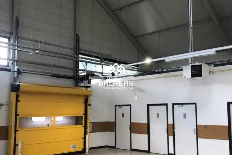 Industriel/Logistique dans Luzarches à louer - Photo de l’immeuble – Image 3 sur 4