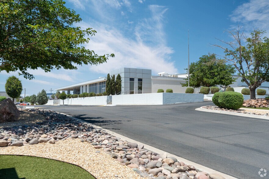 1359 Lomaland Dr, El Paso, TX à louer - Photo de l’immeuble – Image 2 sur 20