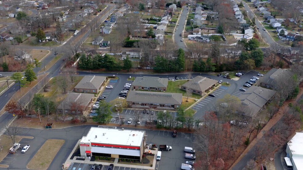 301-303 Candlewood Cmn, Howell, NJ à louer - Vidéo sur l’annonce professionnelle – Image 2 sur 25
