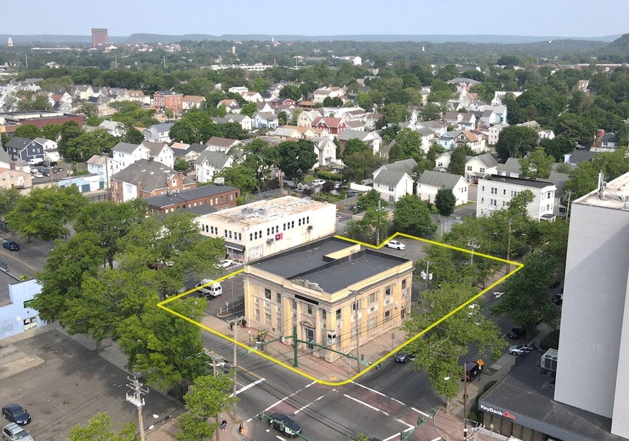 219 Grand Ave, New Haven, CT à louer Photo principale– Image 1 sur 13