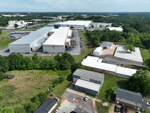 14 Lake Dr, Inman, SC à louer - Photo de l’immeuble – Image 2 sur 12