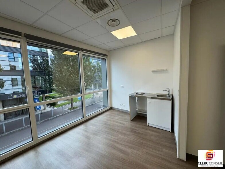 Bureau dans Rouen à louer - Photo de l’immeuble – Image 3 sur 16