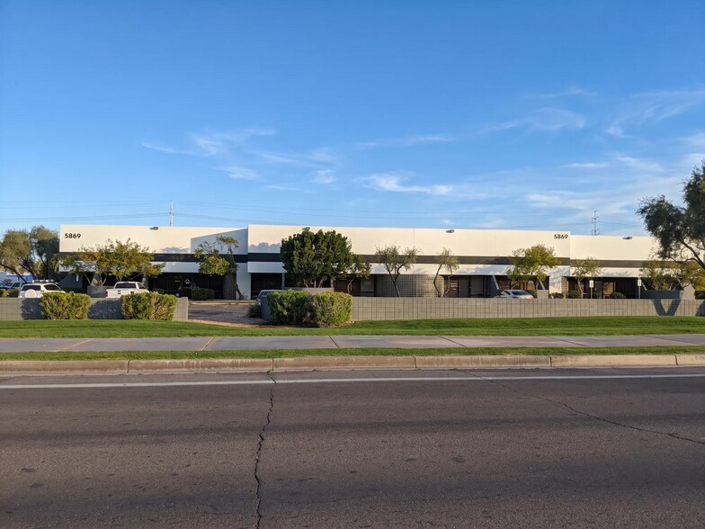 5865 S Kyrene Rd, Tempe, AZ à louer - Photo de l’immeuble – Image 3 sur 10