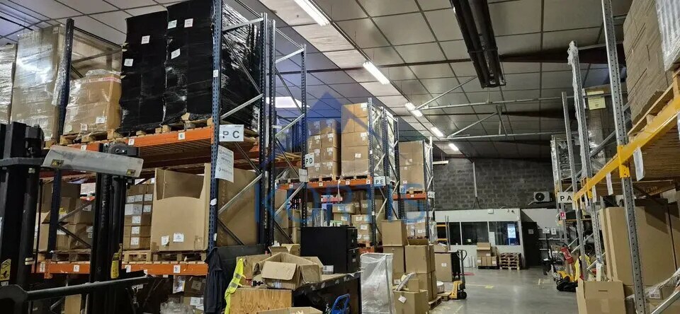 Local d’activités dans Chassieu à louer - Photo de l’immeuble – Image 1 sur 13