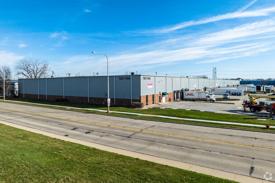 7301-7361 S Meade Ave, Bedford Park, IL à louer - Photo de l’immeuble – Image 3 sur 6