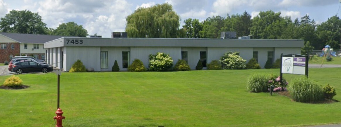 7453 Morgan Rd, Liverpool, NY à vendre Photo de l’immeuble– Image 1 sur 10