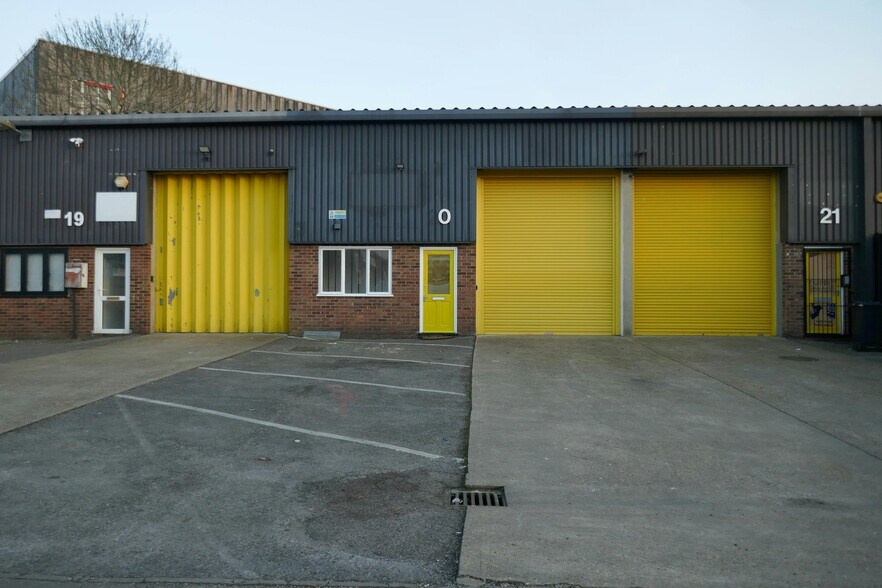 River Way, Harlow à louer - Photo de l’immeuble – Image 1 sur 3