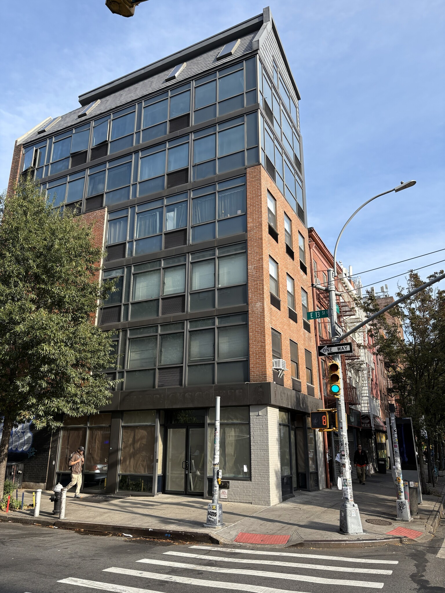 219 1st Ave, New York, NY à louer Photo principale– Image 1 sur 3