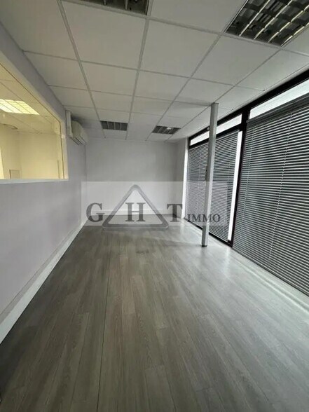 Local commercial dans Bonneuil-sur-Marne à louer - Photo de l’immeuble – Image 3 sur 10