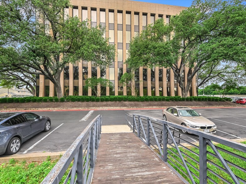 Lender Driven | Chase Park Office Campus portefeuille de 5 biens à vendre sur LoopNet.fr - Photo de l’immeuble – Image 3 sur 23