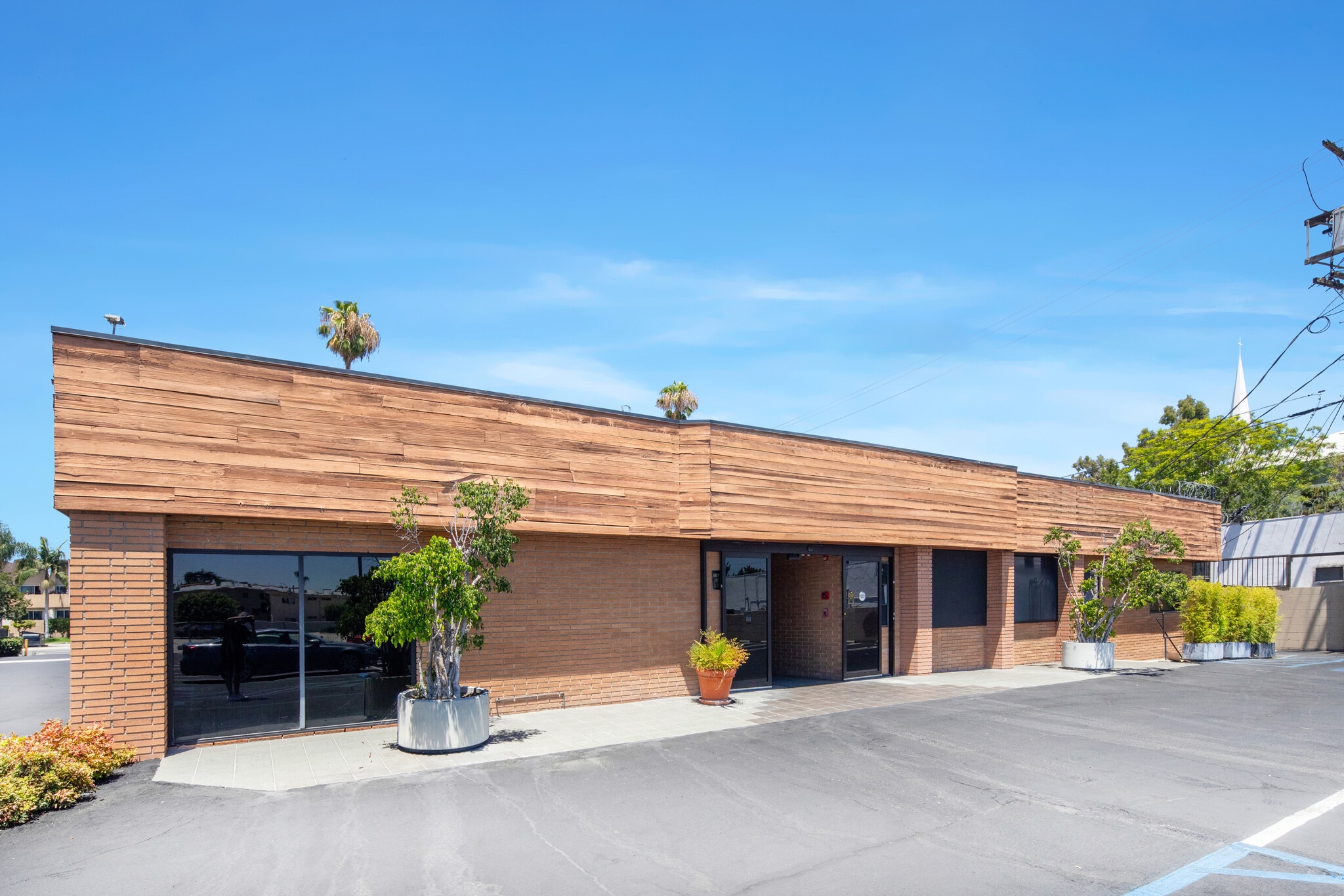 14914 Sherman Way, Van Nuys, CA à vendre Photo de l’immeuble– Image 1 sur 13