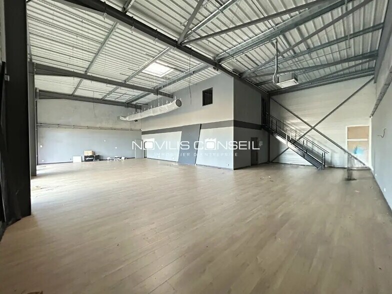 Local d’activités dans Saint-Jory à louer - Photo de l’immeuble – Image 3 sur 6