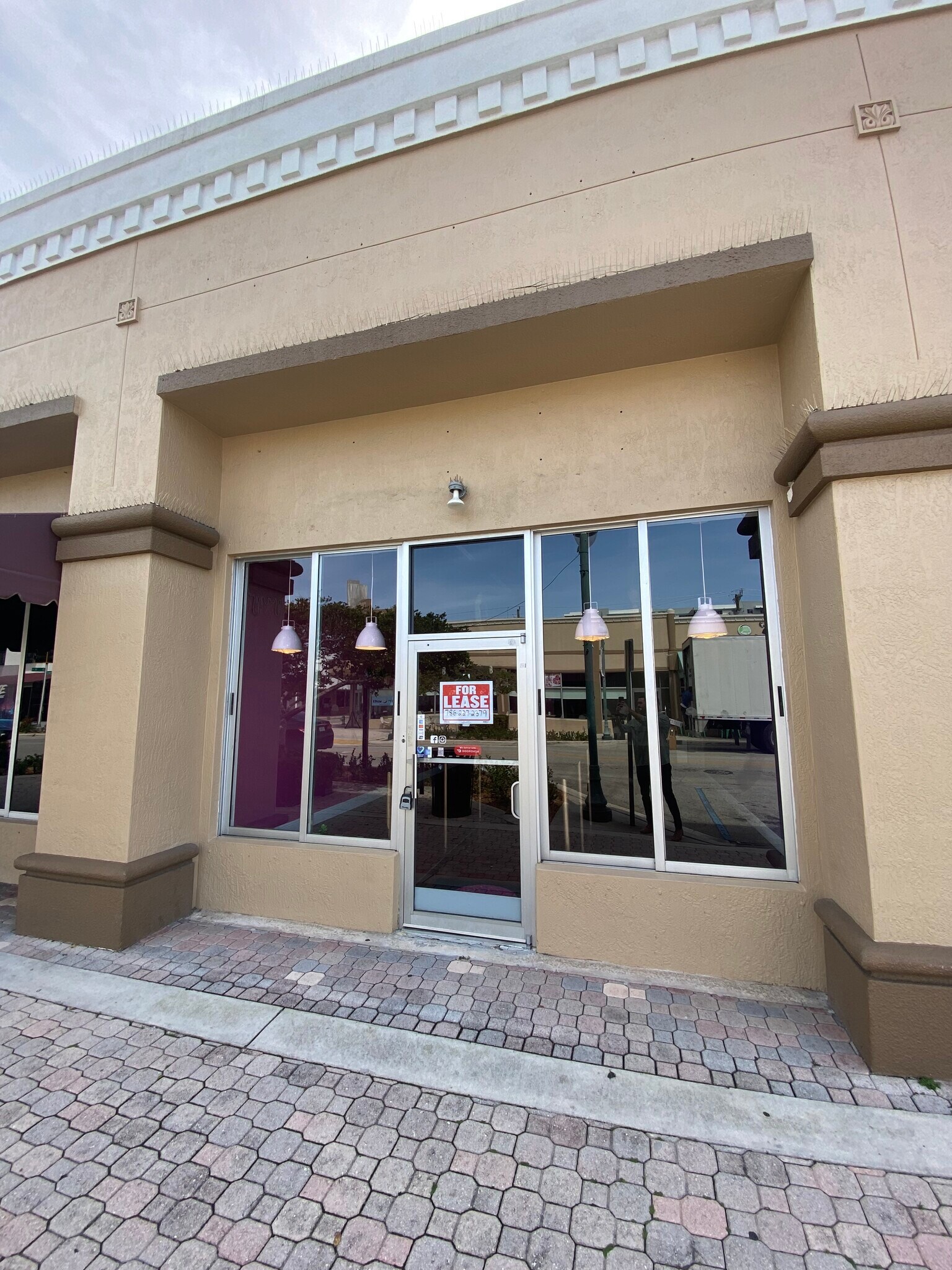 2000 Harrison St, Hollywood, FL à louer Photo de l’immeuble– Image 1 sur 11