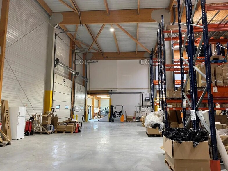 Industriel/Logistique dans BRIE-COMTE-ROBERT à louer - Photo de l’immeuble – Image 2 sur 7