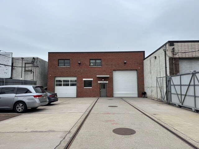 21 Ise St, South Hackensack, NJ à vendre - Photo de l’immeuble – Image 2 sur 10
