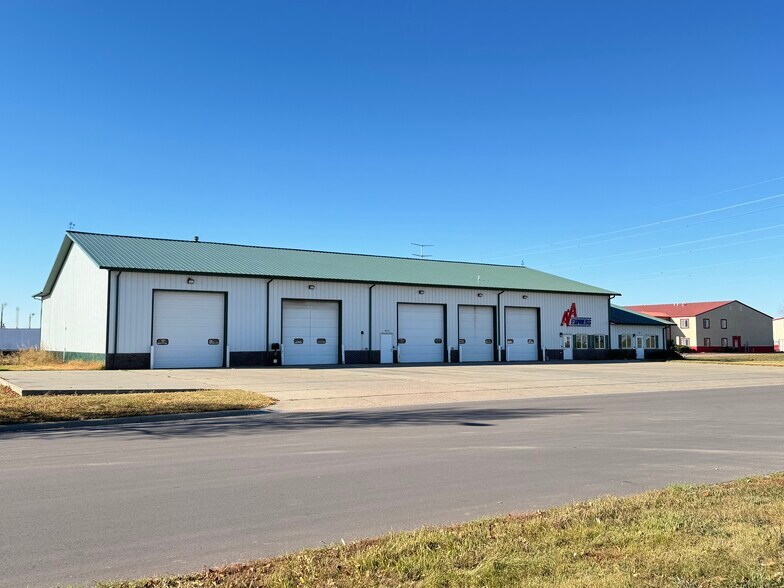 1015 N 9th Ave, Brandon, SD à louer - Photo de l’immeuble – Image 1 sur 26