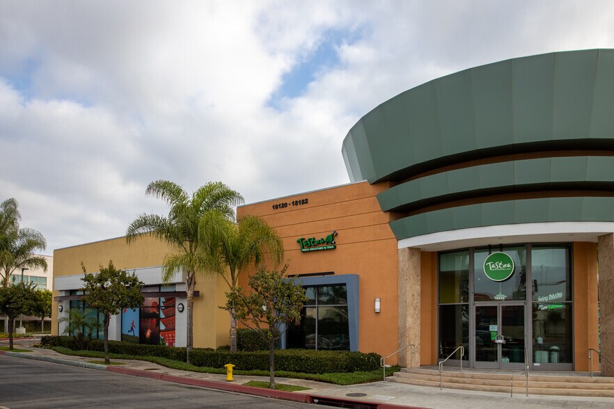 18120-18182 Pioneer Blvd, Artesia, CA à louer - Photo de l’immeuble – Image 2 sur 13