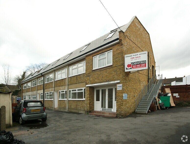 The Broadway, Sutton à vendre - Photo principale – Image 1 sur 3