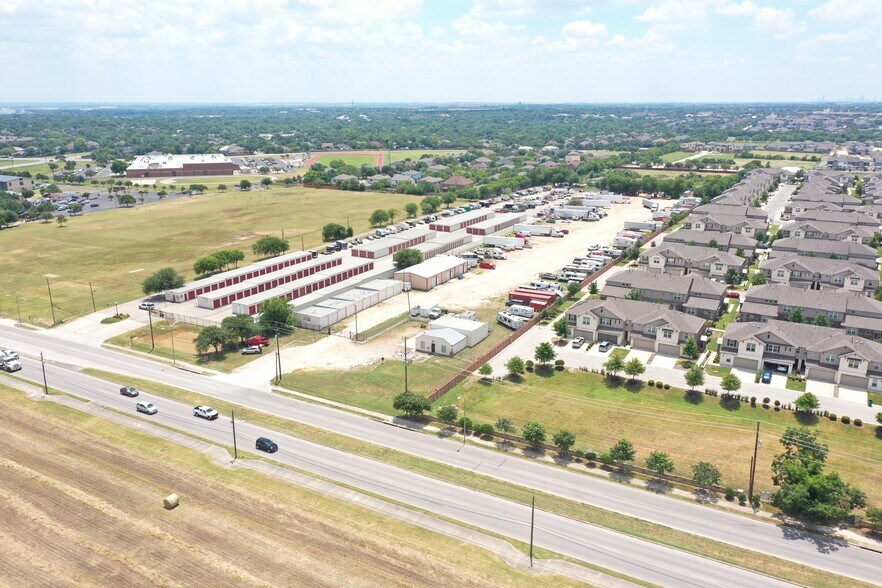 709 E Pflugerville Pky, Pflugerville, TX à louer - Photo principale – Image 3 sur 12