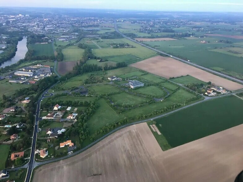 Terrain dans Antran à vendre - Photo de l’immeuble – Image 1 sur 2